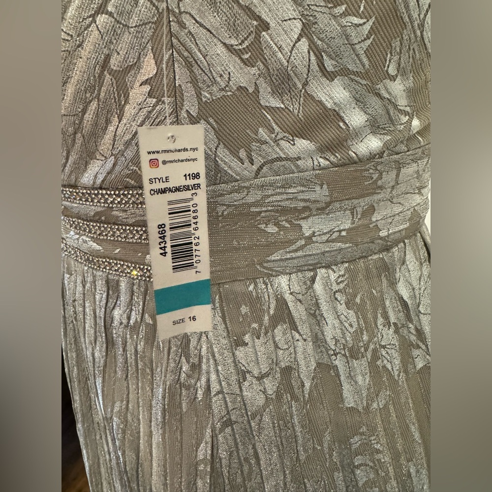 R&M Richard’s Plus Dress 🤍 - Picture 13 of 14